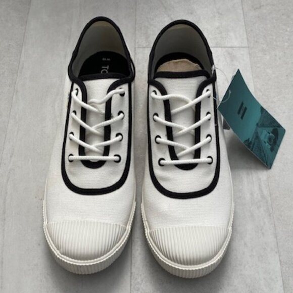 NWT TOMS Carmel Canvas White Black Preppy Lace up Shoes Sneakers Shoes SZ 10 - Picture 3 of 14